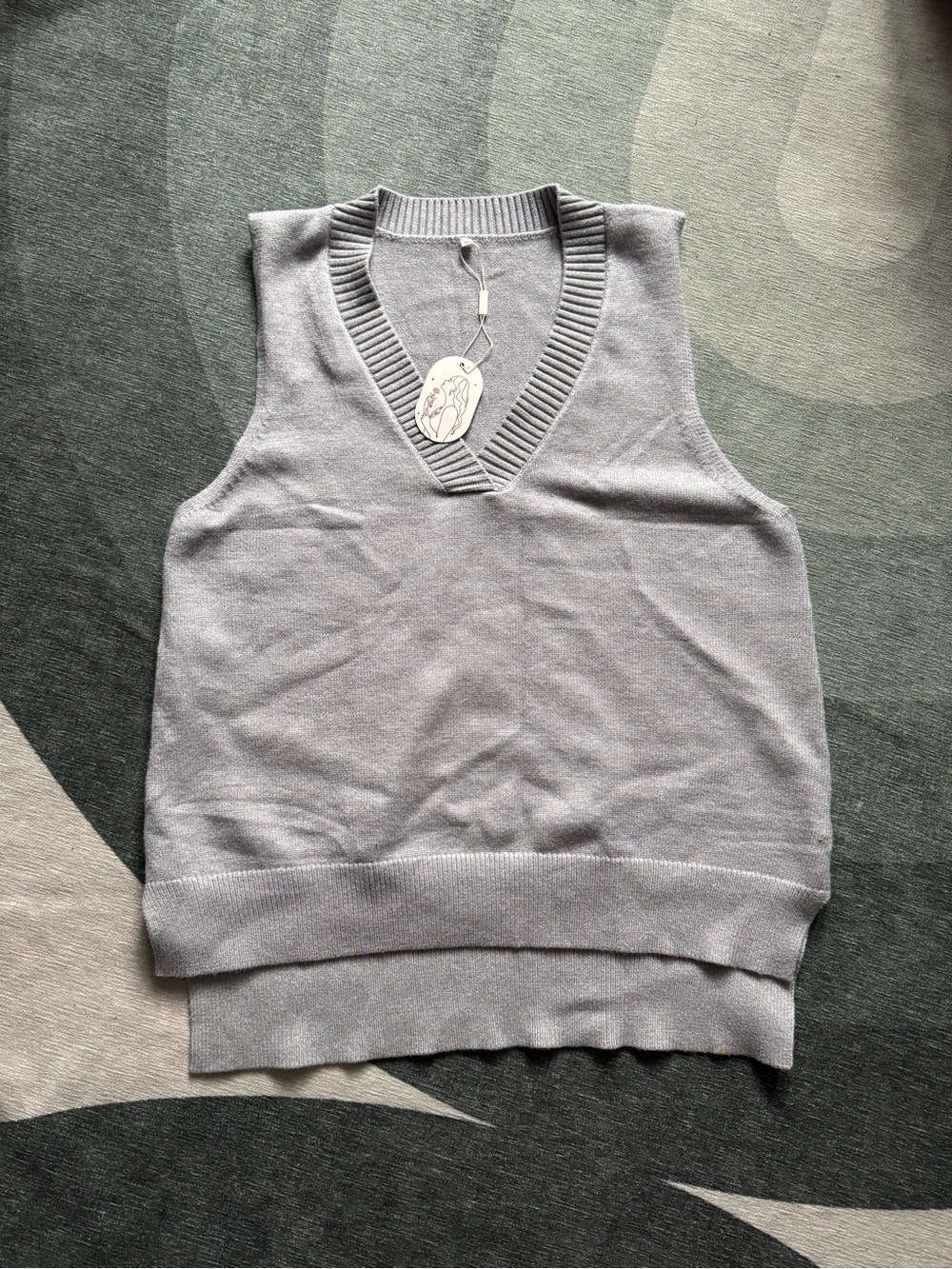 Men's V-Neck Sweater Vest in Light Gray